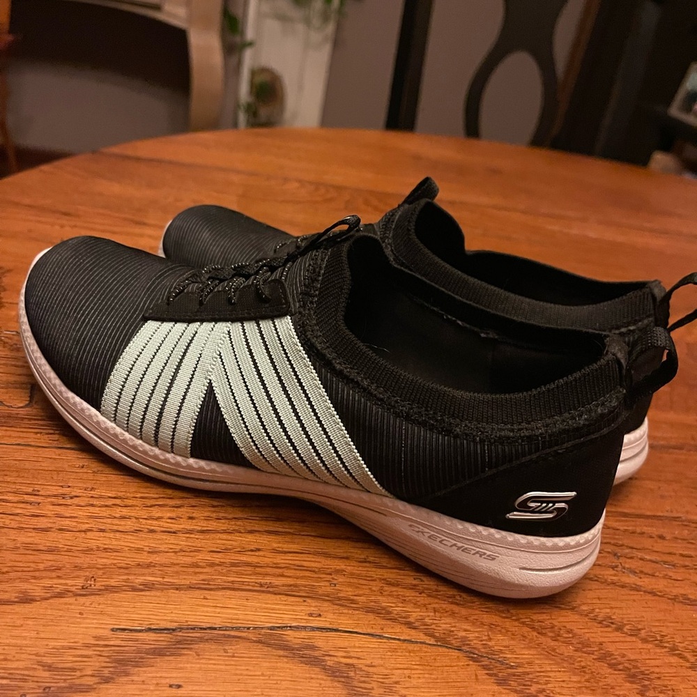 Women's Skechers Sneakers size 7.5